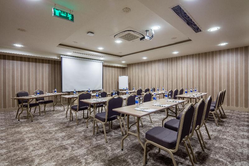 Holiday Inn ANTALYA - LARA by IHG - Toplantı