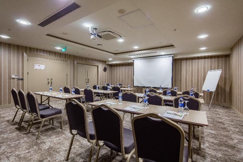 Holiday Inn ANTALYA - LARA by IHG - Toplantı