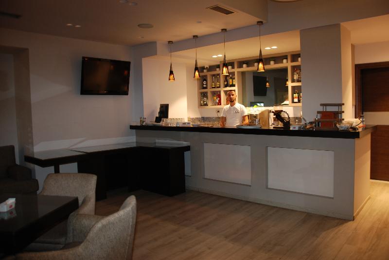 Mano - Bar