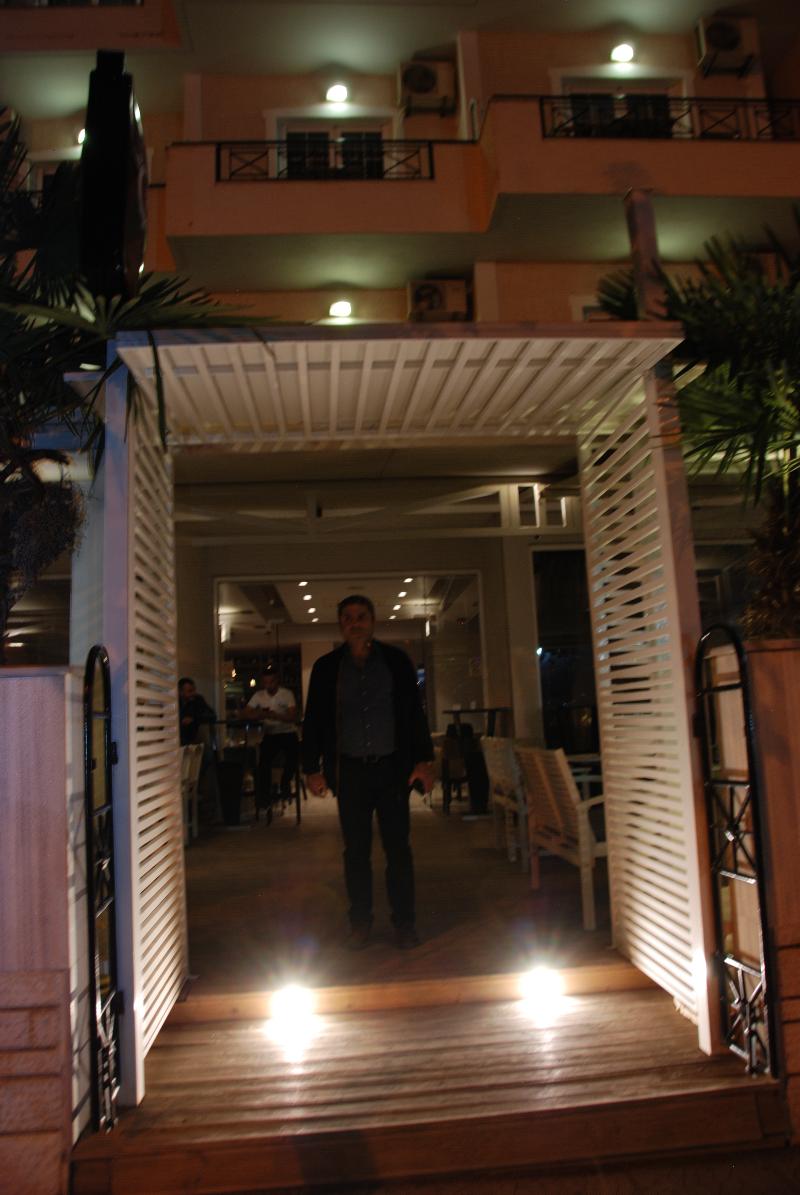 Mano - Bar