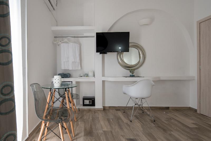Oasis Suites Fira - Oda
