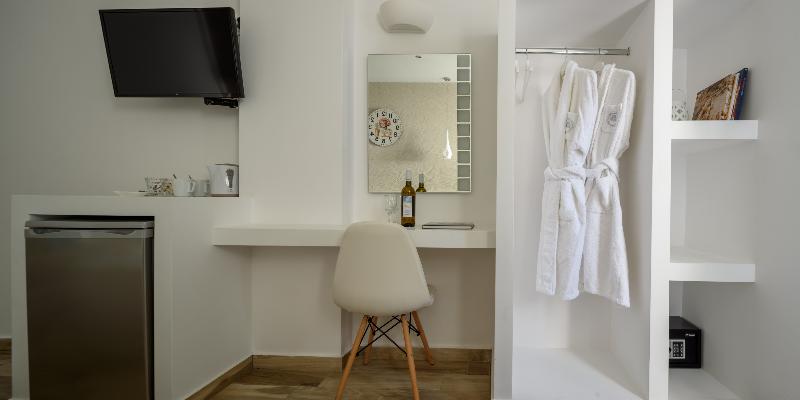 Oasis Suites Fira - Oda