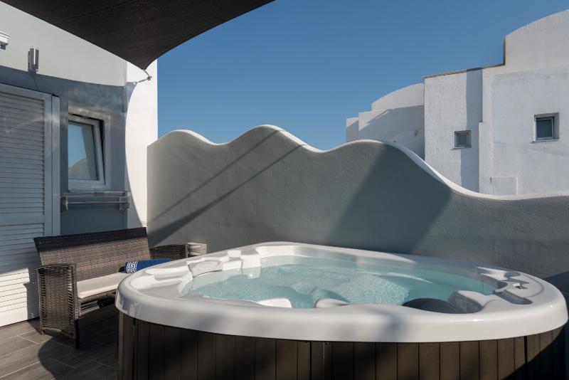 Oasis Suites Fira - Oda