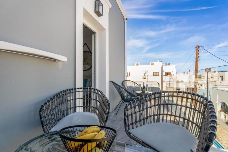 Oasis Suites Fira - Oda