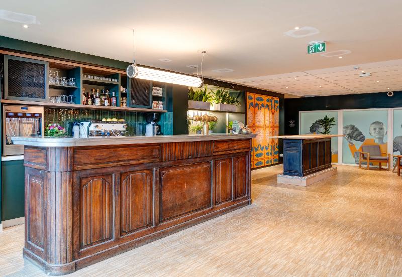 B&B HOME Paris Mairie de Saint Ouen - Bar