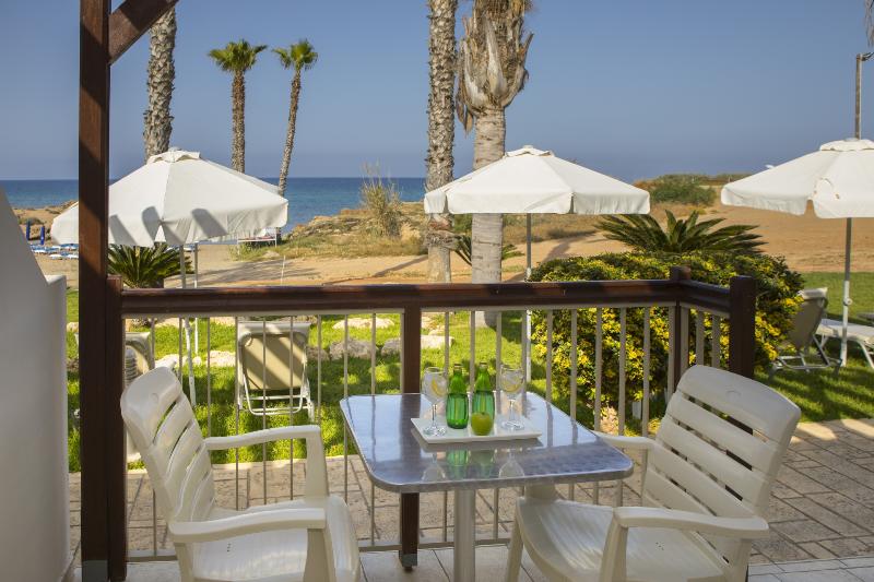 Louis Althea Beach - Oda