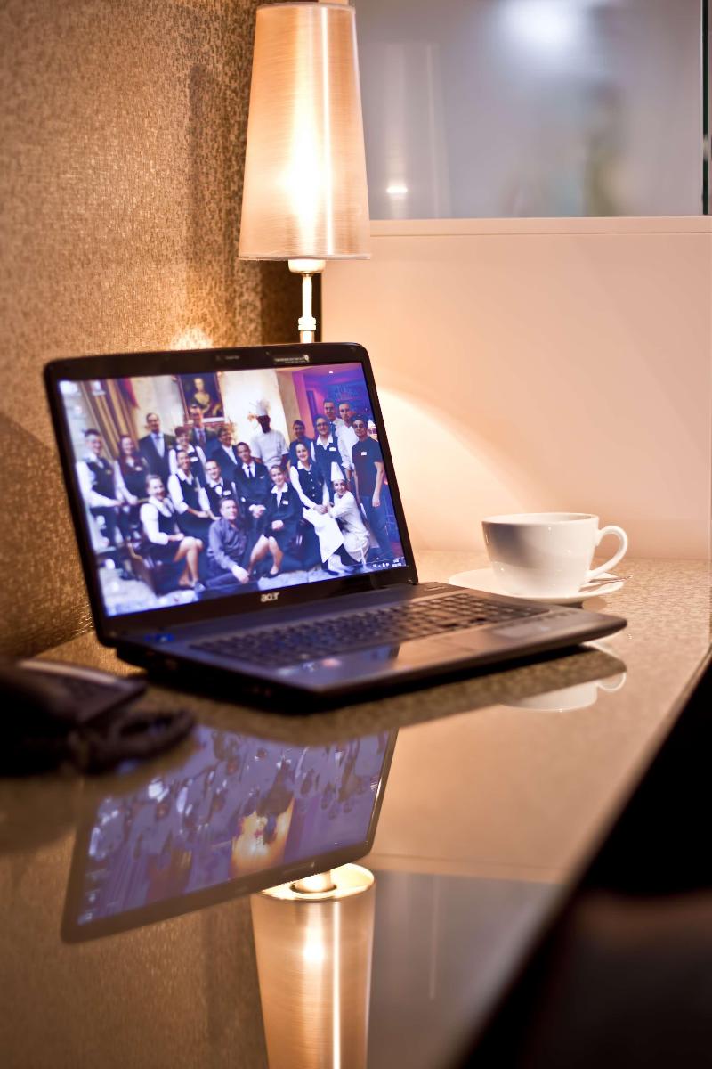 Best Western Premier Hotel Rebstock - Genel