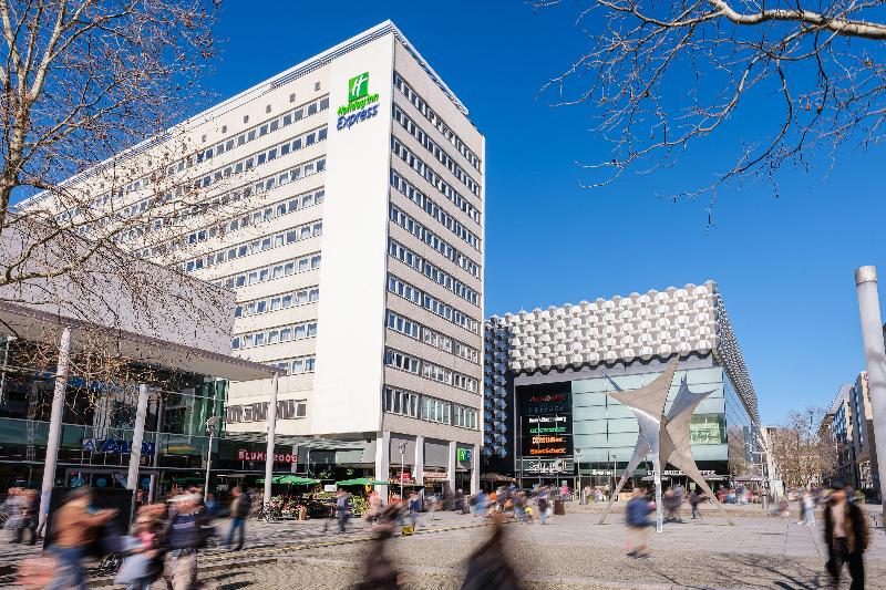 Holiday Inn Express Dresden Zentrum - Genel
