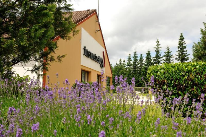 Kyriad Sedan - Genel