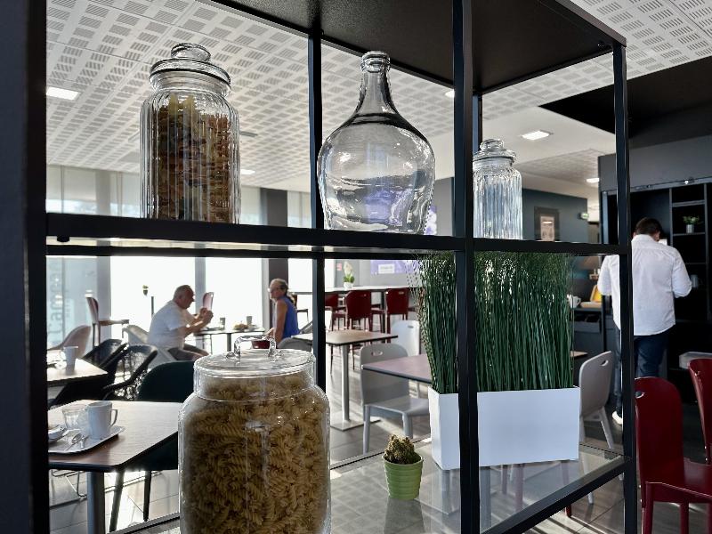 CAMPANILE BELFORT MONTBELIARD - Gare La Jonxion - Restoran