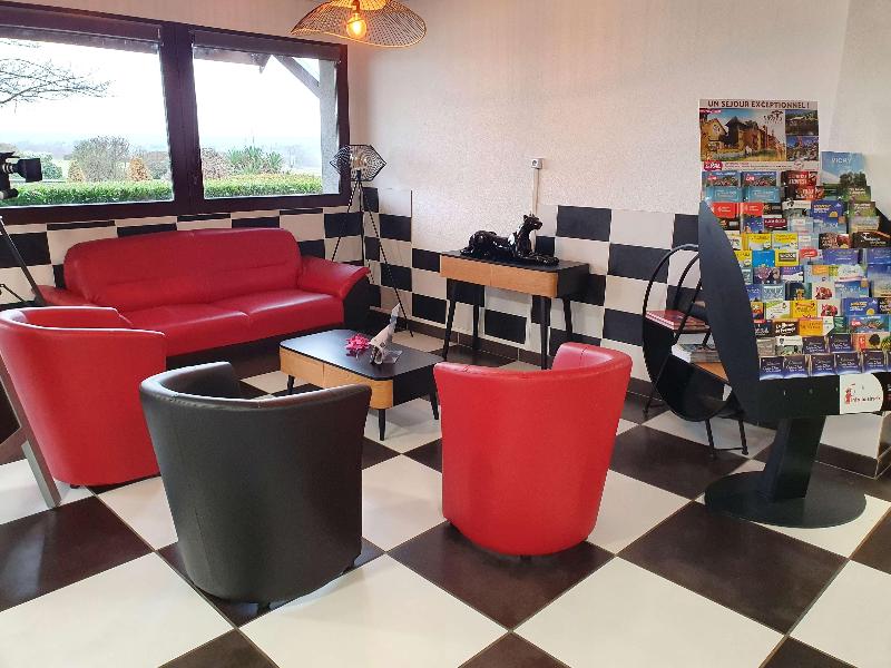 Hotel Kyriad Design Enzo Montlucon - Saint Victor - Bar
