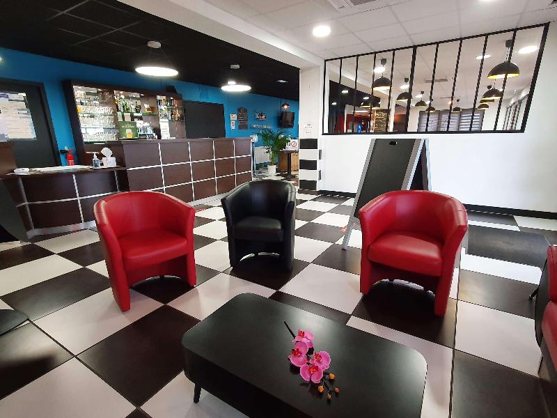 Hotel Kyriad Design Enzo Montlucon - Saint Victor - Bar