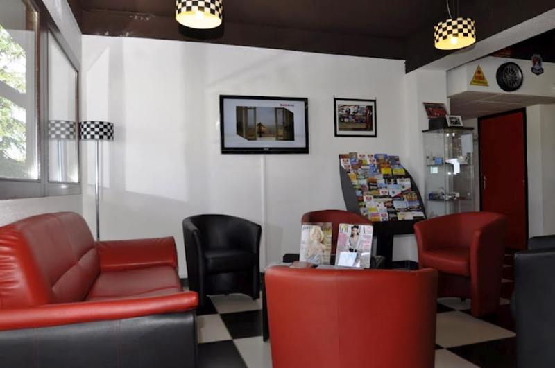 Hotel Kyriad Design Enzo Montlucon - Saint Victor - Lobi