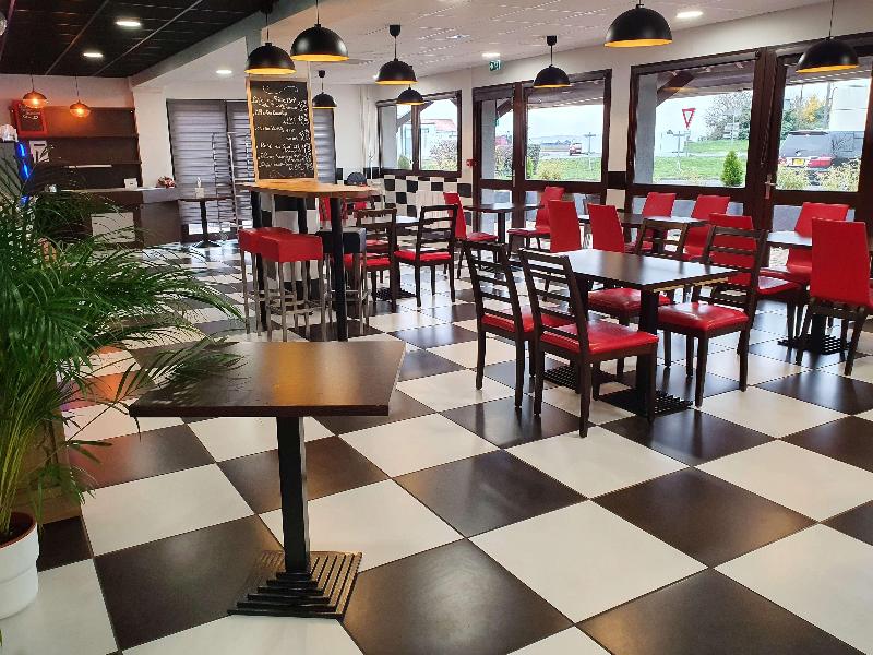 Hotel Kyriad Design Enzo Montlucon - Saint Victor - Restoran