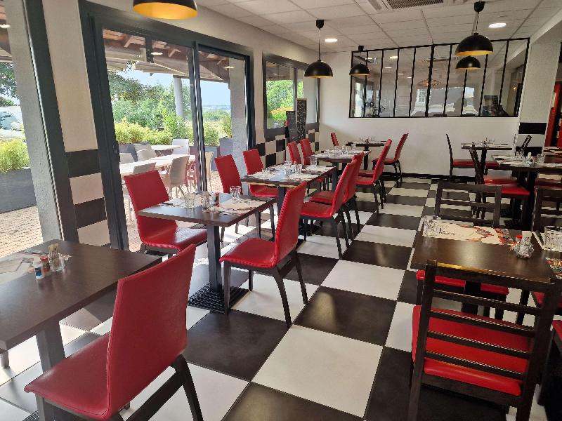 Hotel Kyriad Design Enzo Montlucon - Saint Victor - Restoran