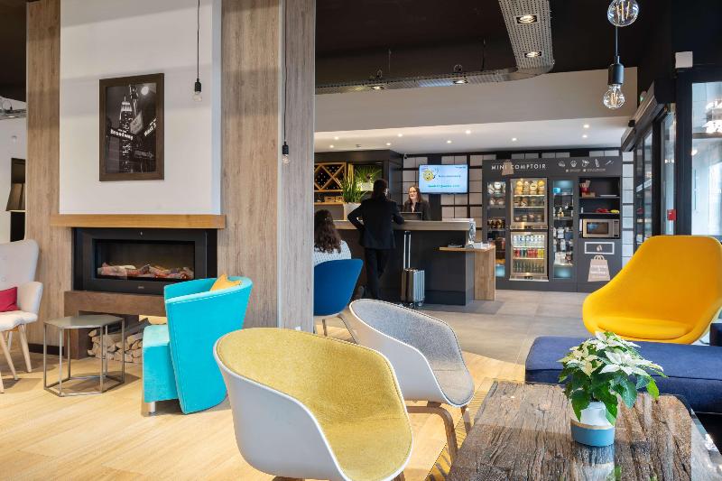 CAMPANILE EPINAL CENTRE - Gare - Bar