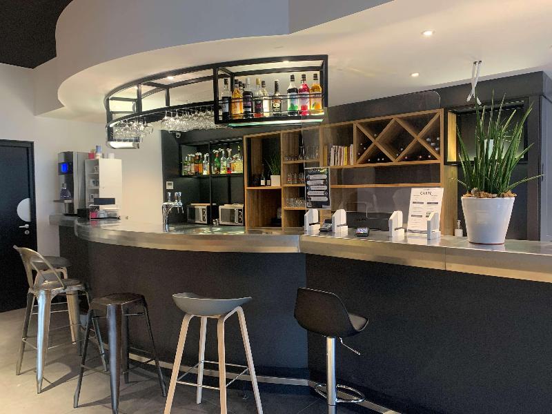 CAMPANILE EPINAL CENTRE - Gare - Bar