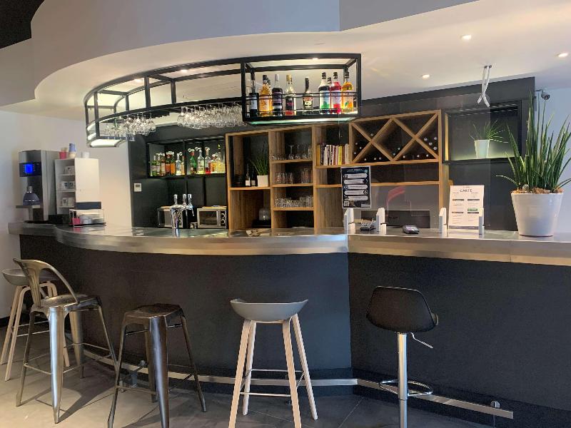 CAMPANILE EPINAL CENTRE - Gare - Bar