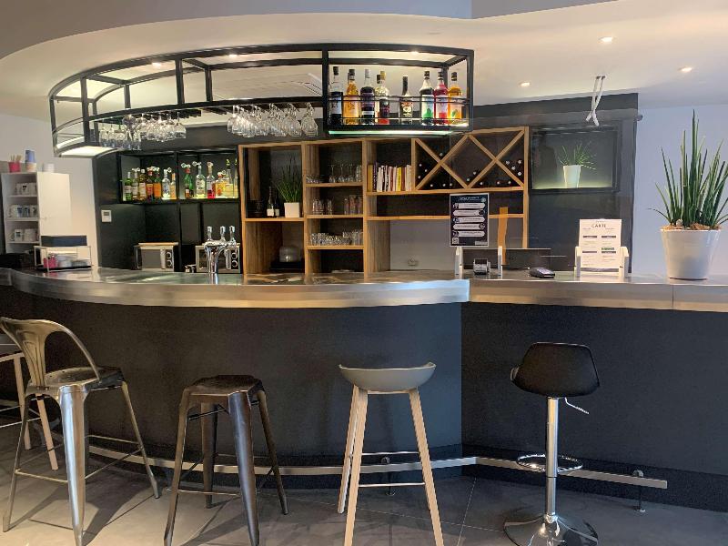 CAMPANILE EPINAL CENTRE - Gare - Bar
