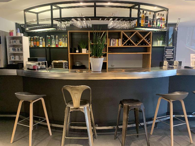 CAMPANILE EPINAL CENTRE - Gare - Bar