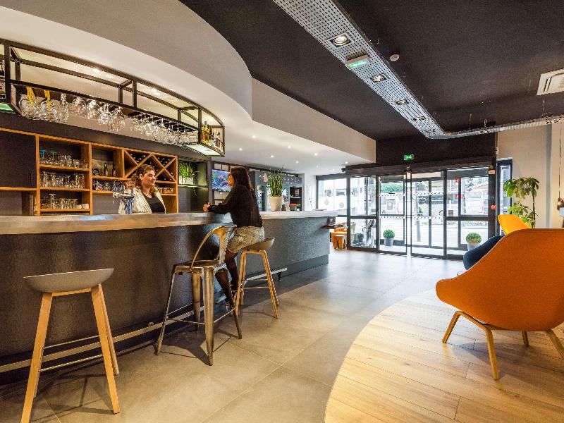 CAMPANILE EPINAL CENTRE - Gare - Bar
