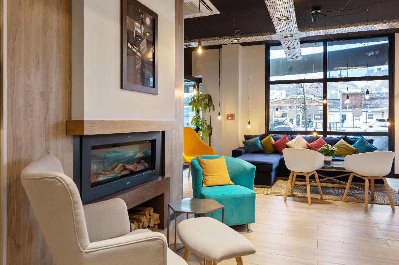 CAMPANILE EPINAL CENTRE - Gare - Lobi