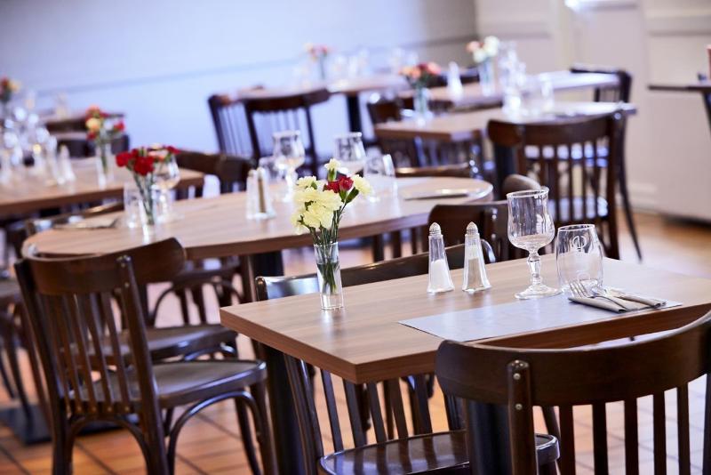 Kyriad Laval - Restoran