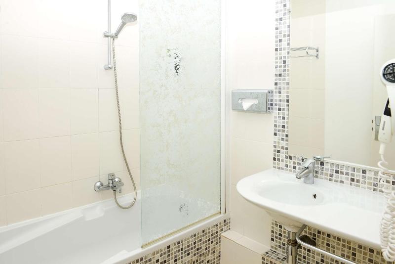 Kyriad Prestige Les Sables D'Olonne Plage - Plage - Oda
