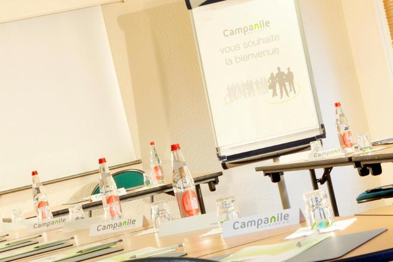 Campanile Sable Sur Sarthe Vion - Toplantı