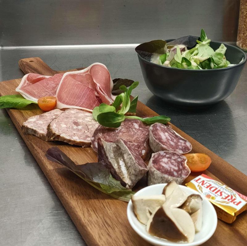 Kyriad Saint Chely D'Apcher Aire de la Lozere - Restoran