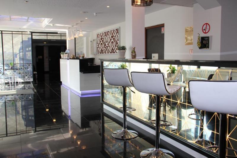 Kyriad Saint Quentin En Yvelines Montigny - Bar