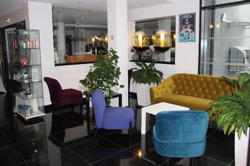 Kyriad Saint Quentin En Yvelines Montigny - Lobi