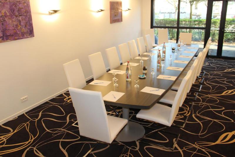 Kyriad Saint Quentin En Yvelines Montigny - Toplantı