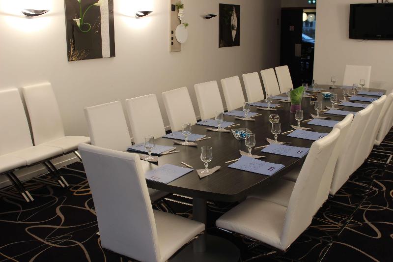 Kyriad Saint Quentin En Yvelines Montigny - Toplantı