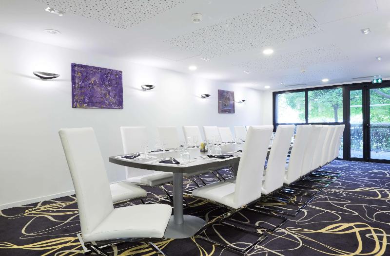 Kyriad Saint Quentin En Yvelines Montigny - Toplantı