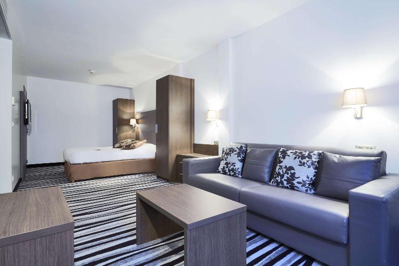 Kyriad Saint Quentin En Yvelines Montigny - Oda