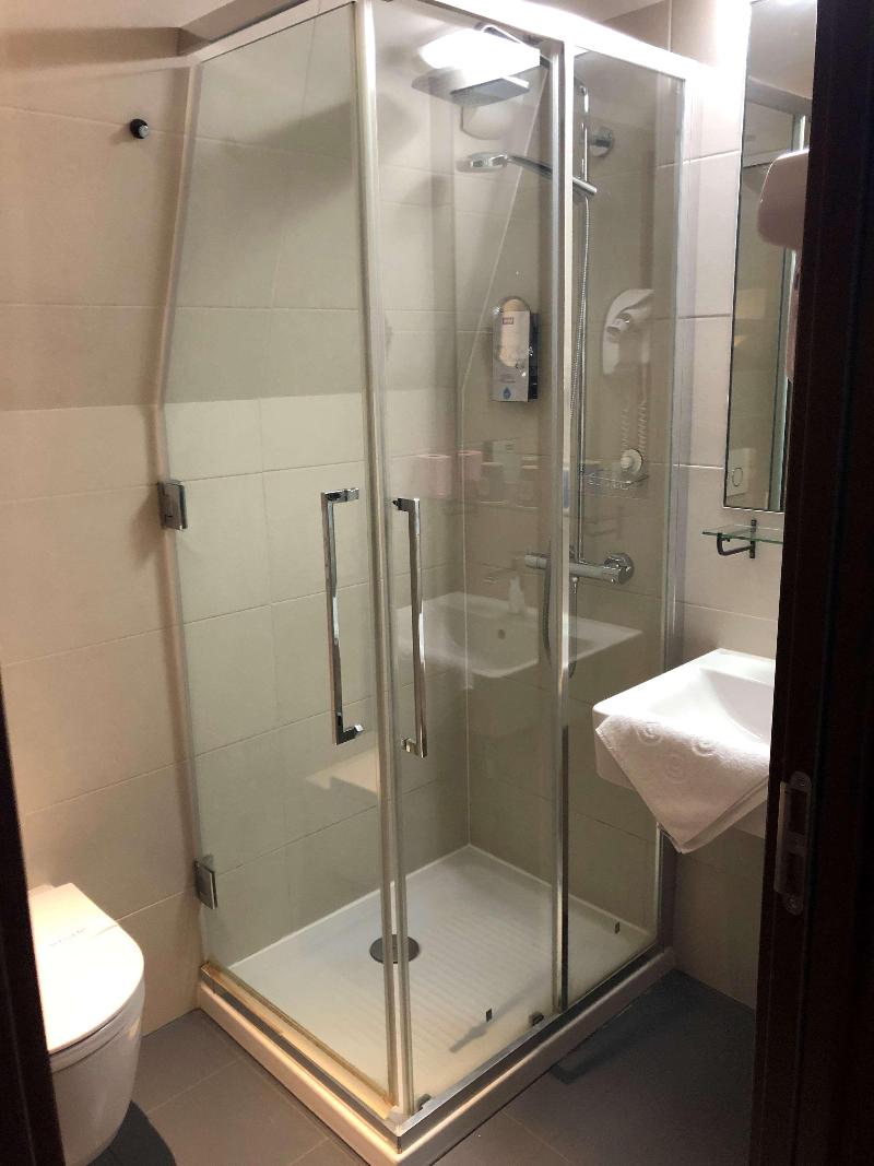 Kyriad Saint Quentin En Yvelines Montigny - Oda