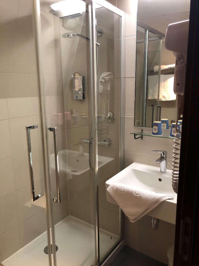 Kyriad Saint Quentin En Yvelines Montigny - Oda