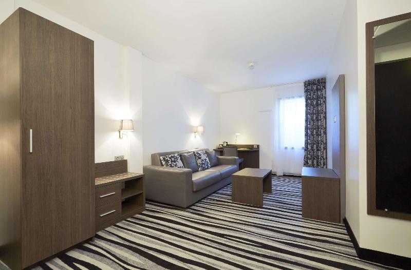 Kyriad Saint Quentin En Yvelines Montigny - Oda