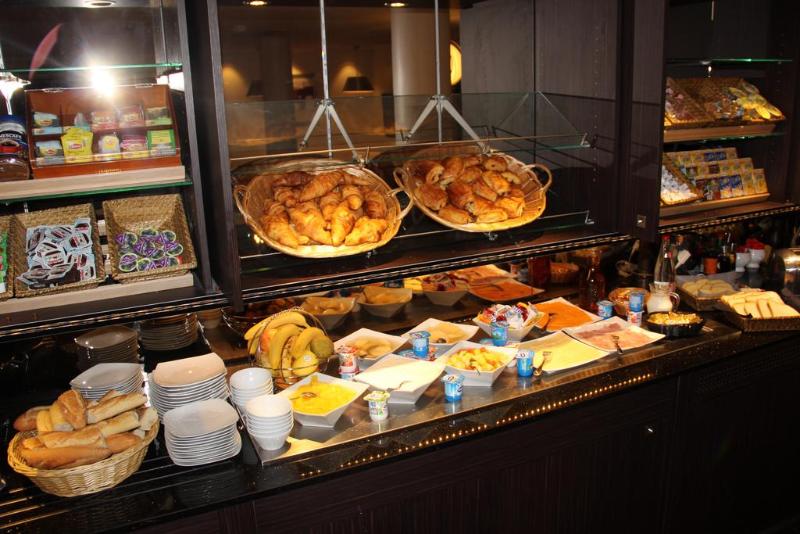 Kyriad Saint Quentin En Yvelines Montigny - Restoran