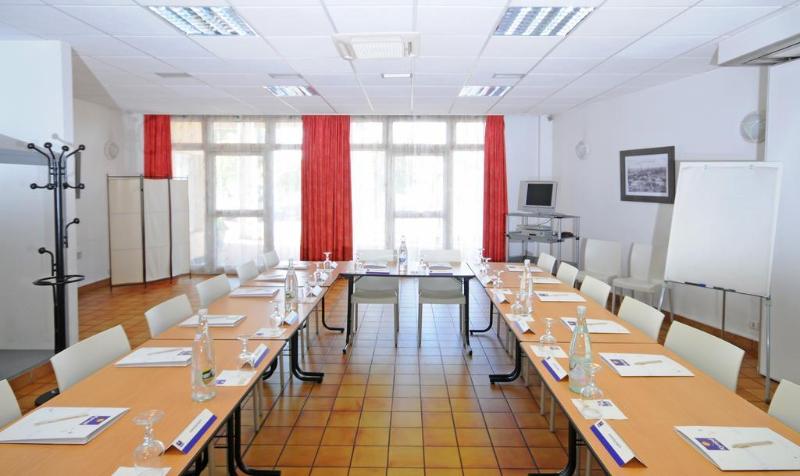 Comfort Hotel Montlucon - Genel
