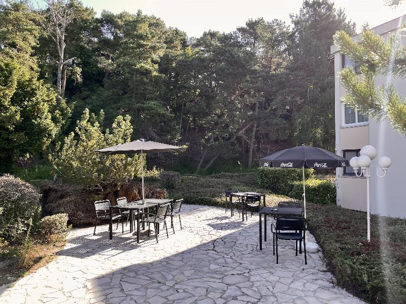 Kyriad Nemours - Genel