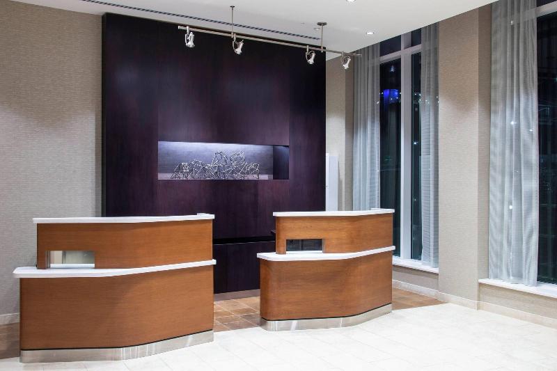 Courtyard New York Queens/Fresh Meadows - Lobi