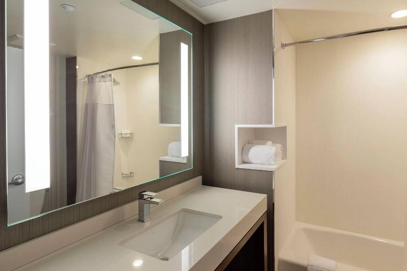 Courtyard New York Queens/Fresh Meadows - Oda