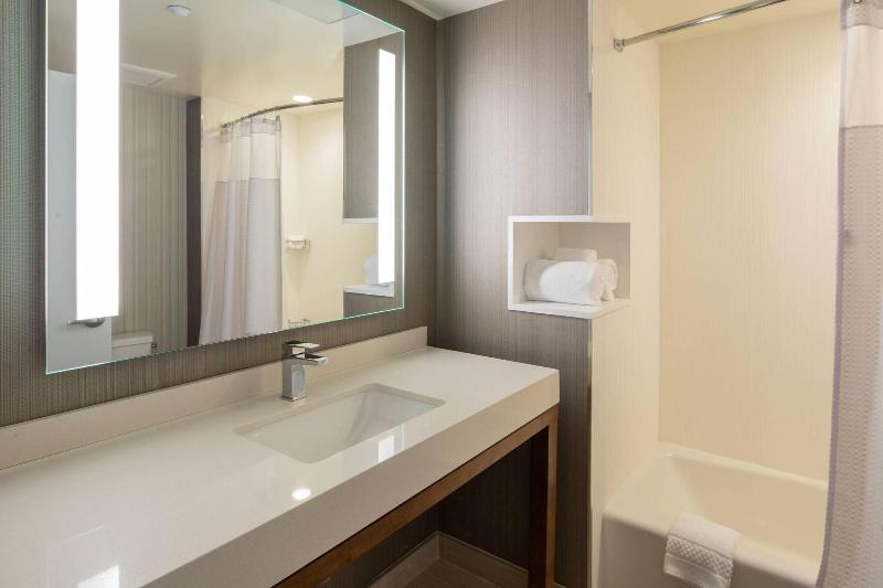 Courtyard New York Queens/Fresh Meadows - Oda