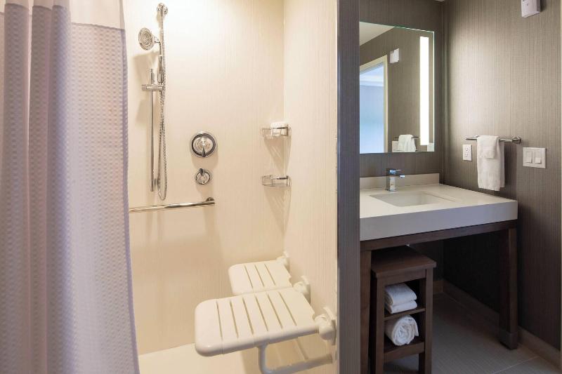 Courtyard New York Queens/Fresh Meadows - Oda