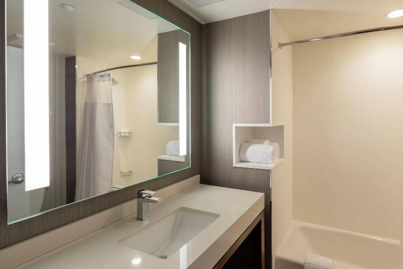 Courtyard New York Queens/Fresh Meadows - Oda
