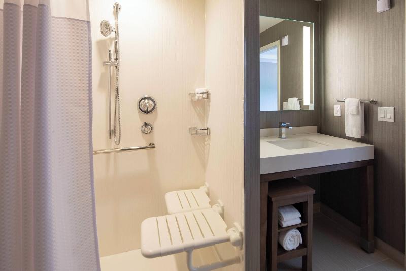 Courtyard New York Queens/Fresh Meadows - Oda