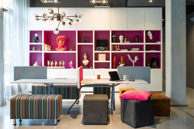 Moxy Frankfurt Airport - Genel