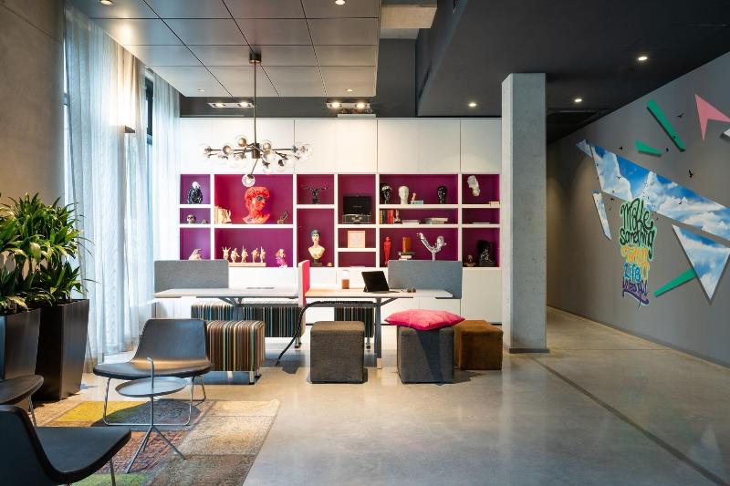 Moxy Frankfurt Airport - Genel